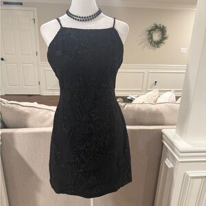 Velvi Black Mini Dress with Embroidered Detail Lady Black Tie size 8